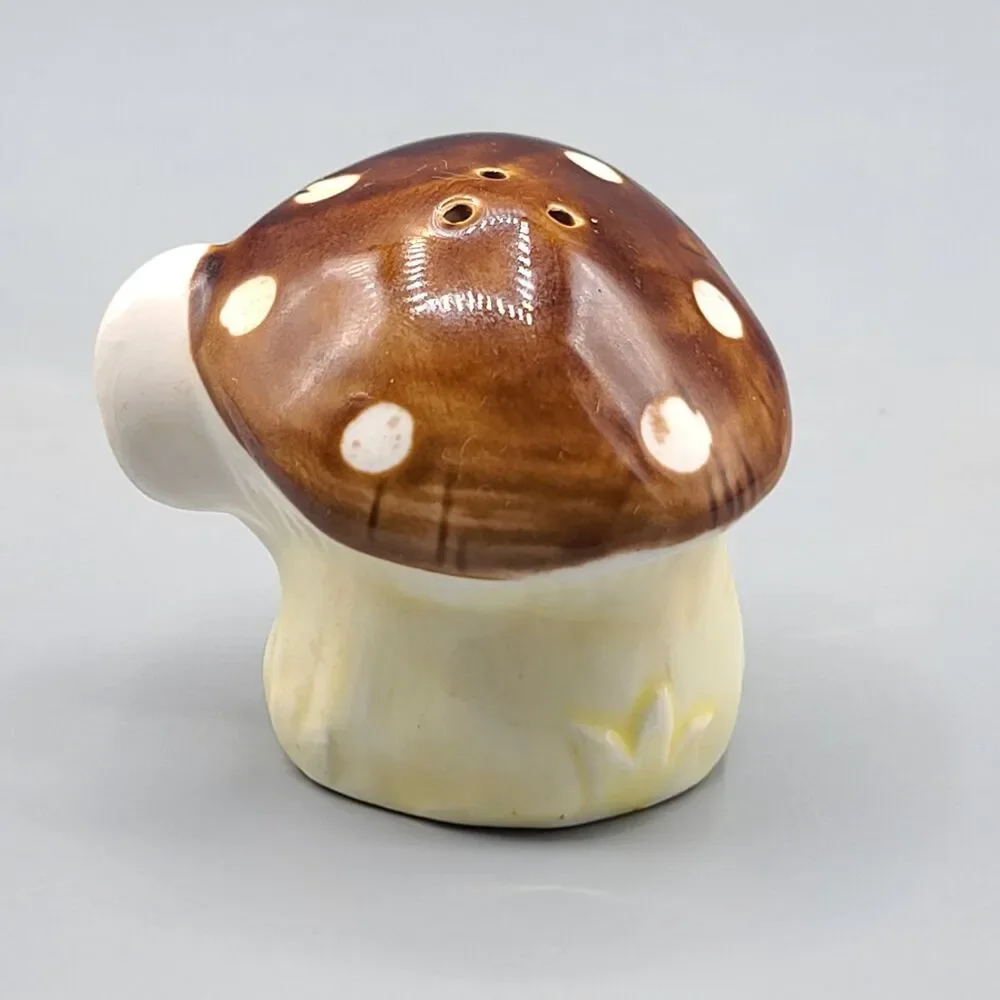Vintage Enesco Missy Mouse Mushroom Salt & Pepper Shakers Japan E-1164 READ